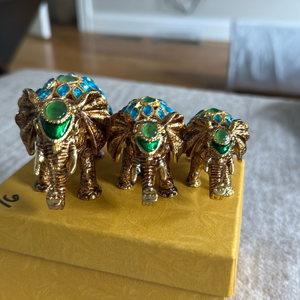 NWOT Blue Bejeweled Elephant Family Trinket Boxes Hinged Hand-Painted*Gift Box